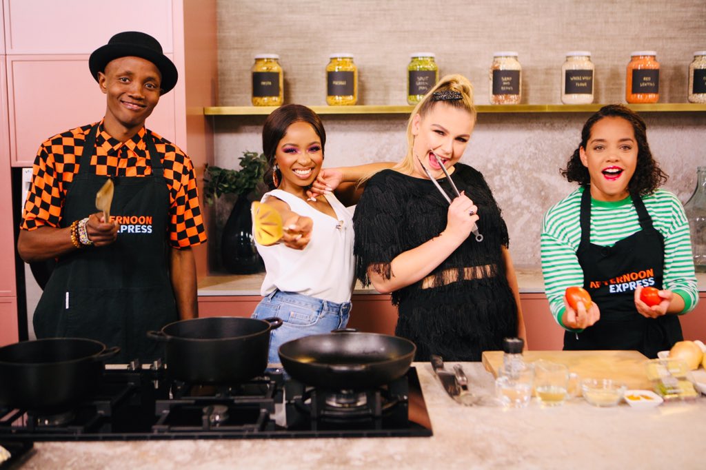 onetime_mediaHD's tweet photo. We prepared “Pop Artistry Baked Fish with umgqushu and butternut humus” which best describes the African narrative into the future. Great time we had cooking along with @moniciahorne @PaliTembe @Hollyreymusic 

Cred: @WOOLWORTHS_SA  @AfternoonChat https://t.co/hcvVYdbEME