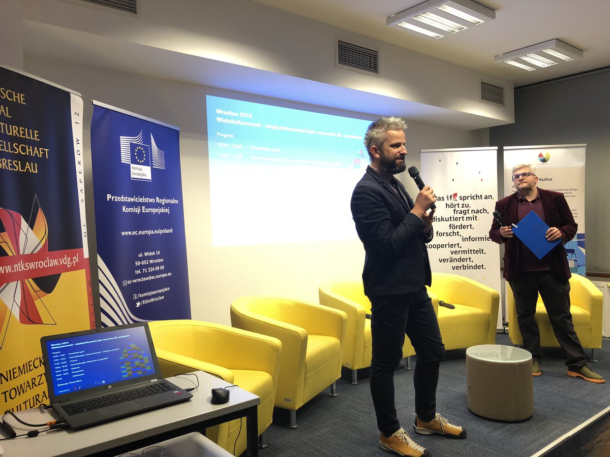 #DomEuropy czyli <a href="/EUinWroclaw/">Komisja Europejska we Wrocławiu</a> oraz <a href="/PE_Wroclaw/">PE we Wrocławiu – konto ZARCHIWIZOWANE</a> gości dziś uczestników debaty „Wielokulturowość- międzykulturowość jako wyzwanie dla wrocławian”. Jak idea międzykulturowości odnajduje się w obecnej sytuacji migracyjnej Wrocławia? Jak zmienia się tożsamość wrocławian przez dekady?