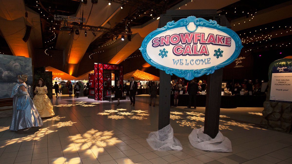StolleryKids's tweet photo. Do you love late night pizza? Are you always the last at the party? Consider volunteering to help us with #SnowflakeGala tear down on Dec. 9 from 10 p.m. to 12 a.m. Contact Josh for more details: Joshua.Dewling@stollerykids.com https://t.co/ZRC8033EOq