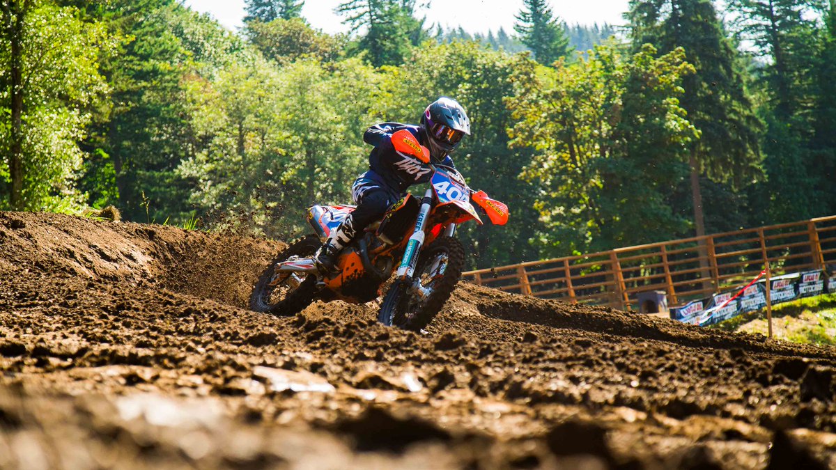 Who else wishes they were out ripping up some Washougal corners? 🤙🌲 @lady_bots6 #TeamMotoSport #MotoSportDotCom