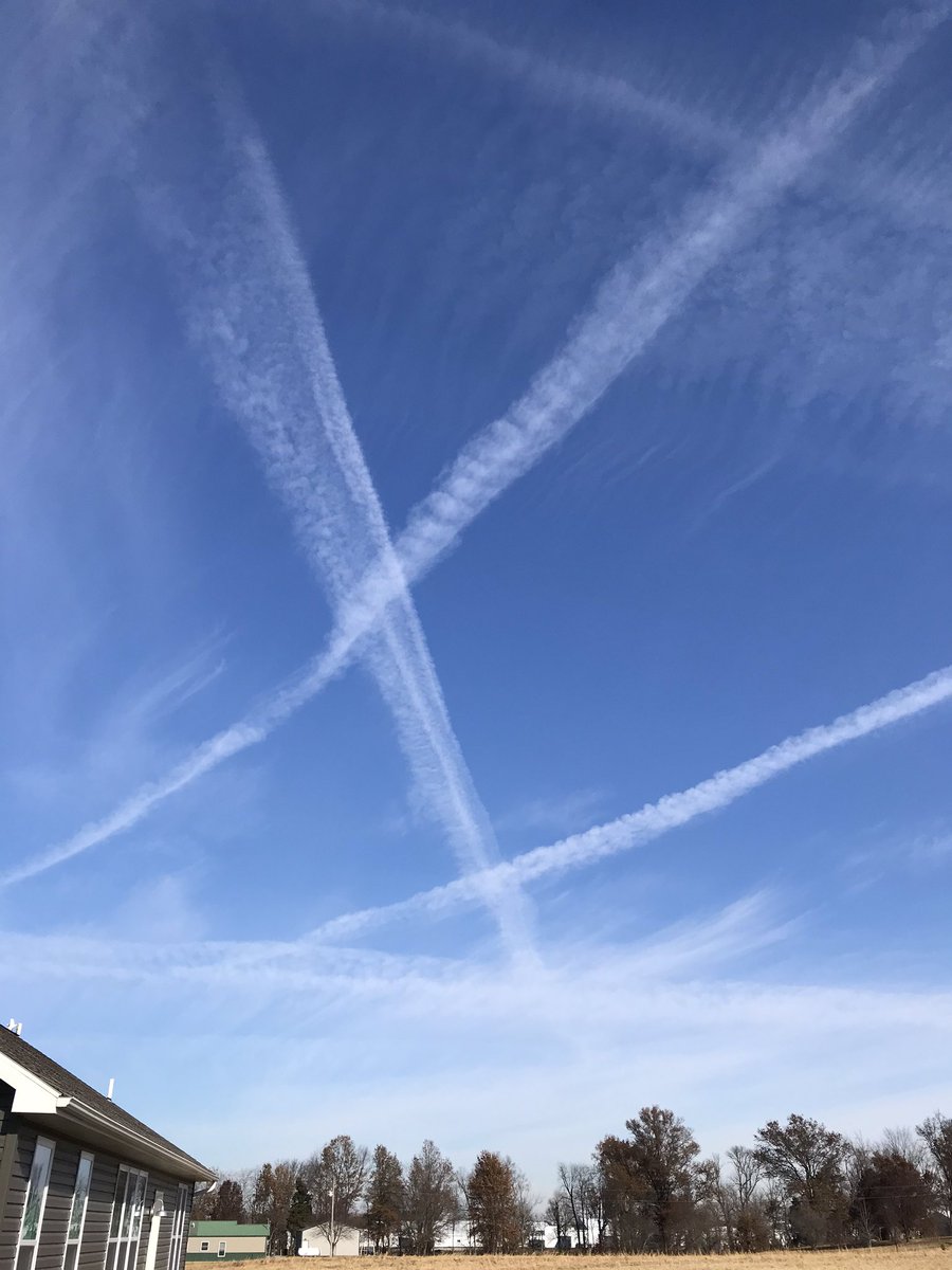 KevinRousey's tweet photo. @OpChemtrails @DanPeacock12 Right on time, forecast indicates rain starting tomorrow. #GeoEngineering #WeatherModification #RealClimateCrime https://t.co/BitDktlFMx