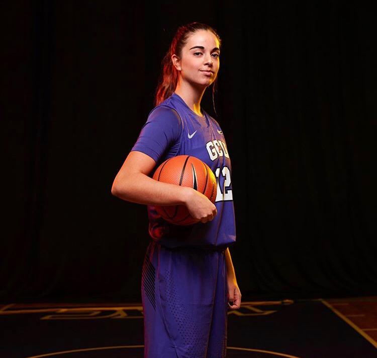 Carla Balagué rocking that GCU jersey!

Carla ha cumplido su sueño y lleva dos años en EE.UU compitiendo al más alto nivel y estudiando su carrera universitaria.

#TEAMW2A #W2ABasketball