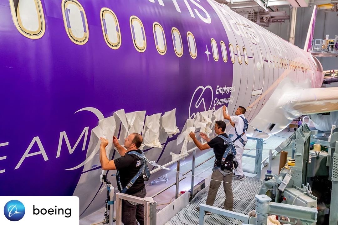 MidwestSign's tweet image. Talk about wide format! 😮😮✈

#wideformatprinting #wideformatprint #wideformatgraphics #digitalprinting #digitalprint #airplanewrap #vinylgraphics #wrapped #planewrap