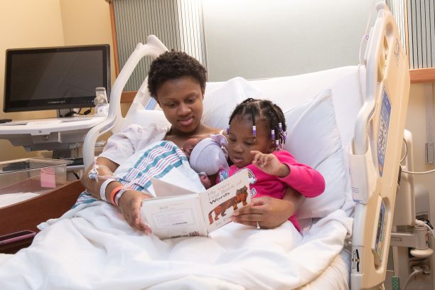 ChooseMemorial's tweet photo. Each newborn now receives a book before heading home, thanks to Friends of Memorial Medical Center. The read-aloud books, written & illustrated by @ericcarle will be distributed until all 1,500 copies are gone. #readearly #readoften #booksforbabies https://t.co/WWu7Q5tKzU