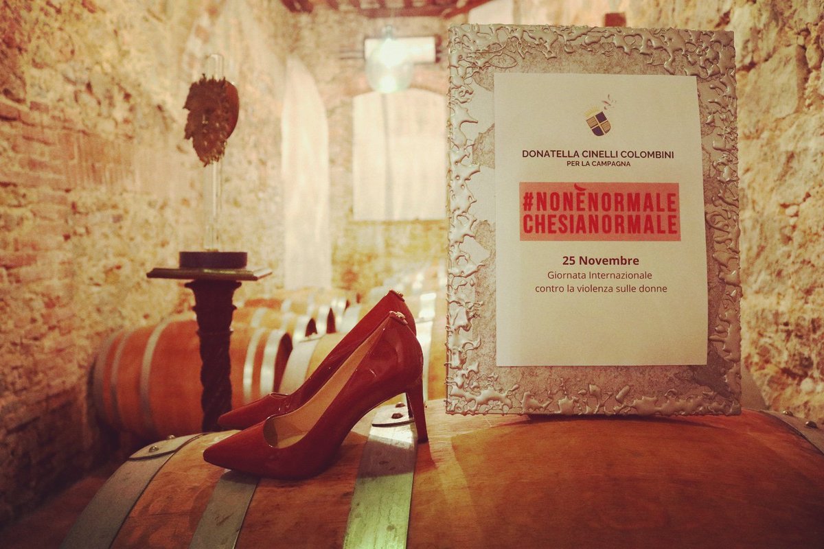 Anche quest' anno #FattoriadelColle e #CasatoPrimeDonne hanno aderito con piacere all'iniziativa #nonènormalechesianormale , la campagna di sensibilizzazione che ogni 25 novembre riempie l'Italia di scarpe rosse come simbolo della lotta contro la violenza sulle donne.