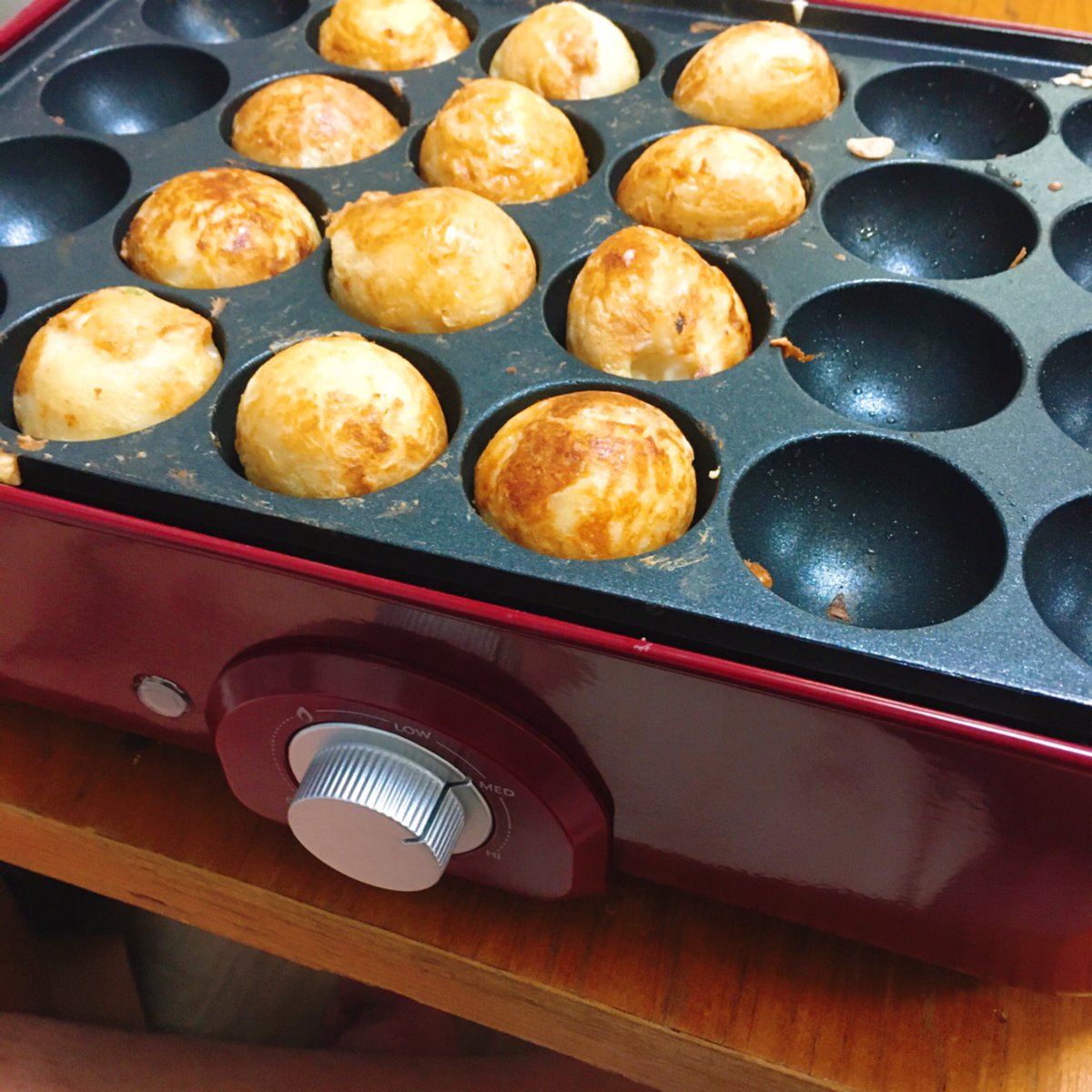 umi59061247's tweet photo. たこ焼き作った!
チーズ、ソーセージいろいろ入れてみた✨
子供達もお手伝いしてくれて感動🥺
めっちゃ食べたヽ(*´∀`)うまし!
#castpot #キャストポット #GoodPlus #グッドプラス https://t.co/zIJcjHKqTZ