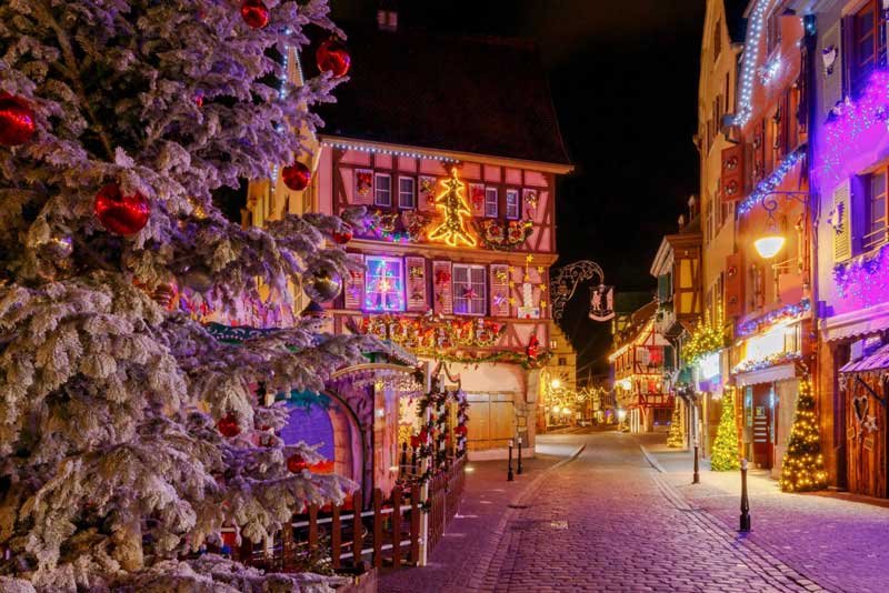 lifefrance's tweet photo. The ultimate Guide to Christmas in France... 
https://t.co/09tFJTDMCP https://t.co/NN7vIRSqre