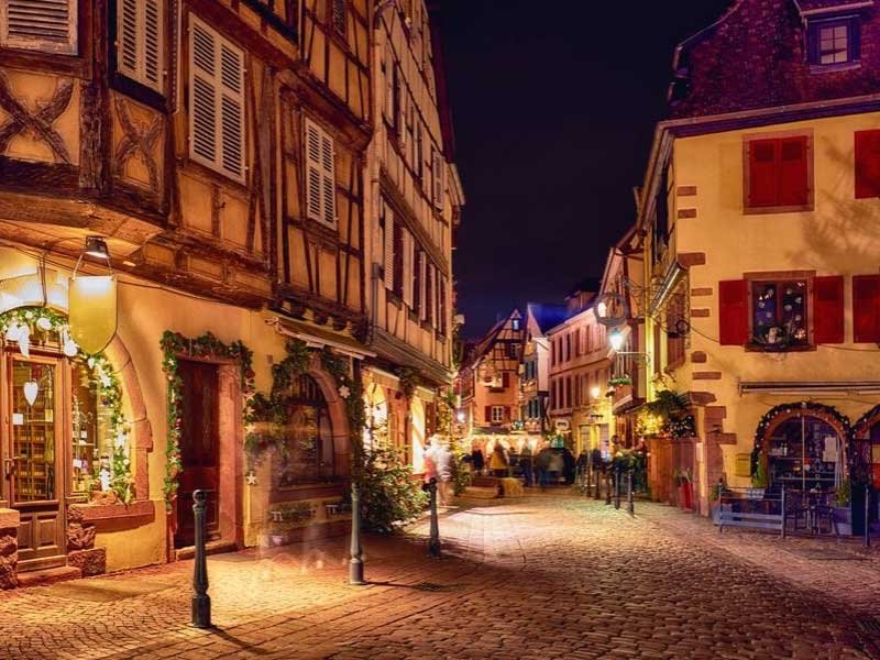 lifefrance's tweet photo. The ultimate Guide to Christmas in France... 
https://t.co/09tFJTDMCP https://t.co/NN7vIRSqre