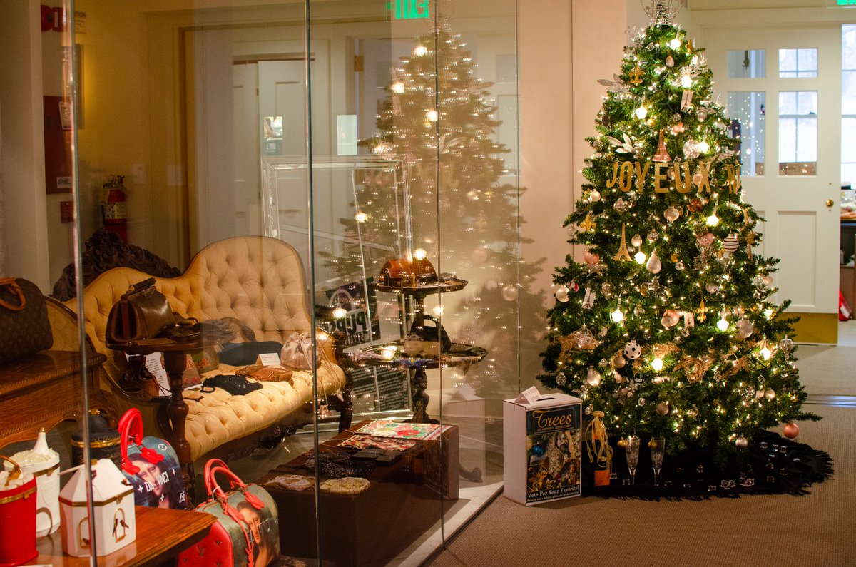 funtravelchat's tweet image. For #FunTravelChat this week, we want to know about your upcoming #travel plans during this busy holiday season. Bonus points for those who are visiting extra FUN places and have photos to share! 
@travthroughlife @CharlesMcCool