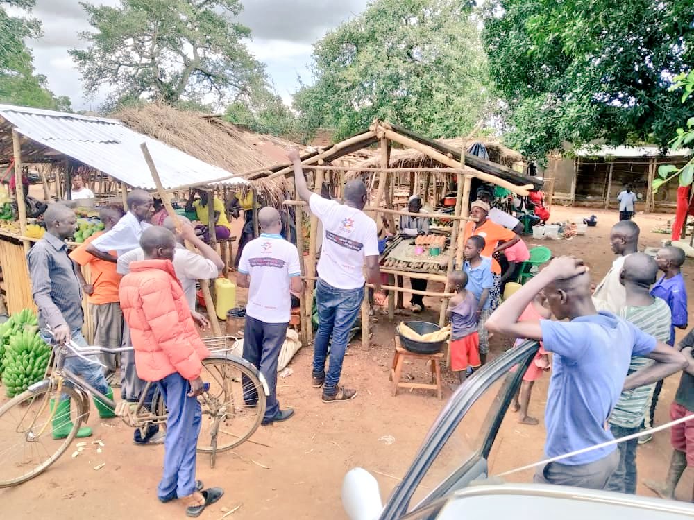 LabourWorldCnt's tweet photo. Our team is Sensitising and mobilising the  villages of Masafu subcounty, Mumugasia , Mumutumba, Namungodi, and Muusaba village about #SNOTHT19 &amp; Free registration process  for #JobsAbroad #LWCJobOpportunity https://t.co/h2cZnzBNkY