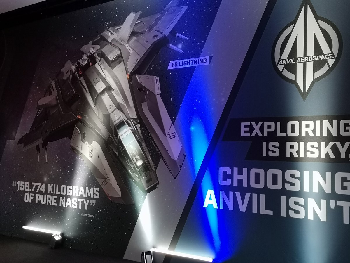 GuildeAegis's tweet photo. Enorme #citizencon2949 où de fiers représentants de @CorpEgide étaient présents ! Entre le Planettech v4, le nouveau mode de guerre, l'outil "Quantum"... ils ne savaient plus où donner de la tête ! @RobertsSpaceInd https://t.co/la1PLuzqGZ