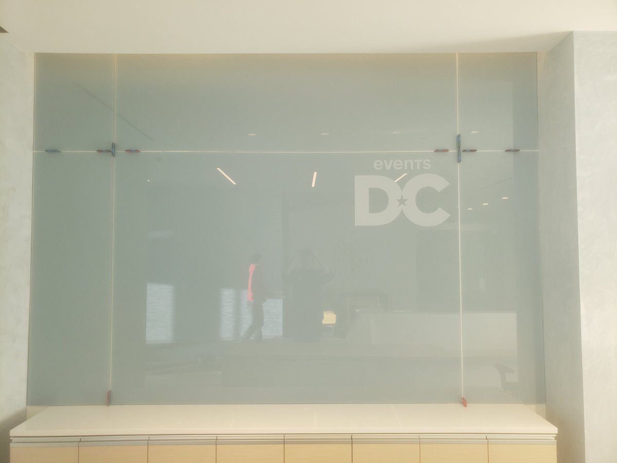 KensingtonGlass's tweet photo. 🏗️From the Job Site🏗️
Check out this awesome piece of @skylineglass back-painted glass with an etched @TheEventsDC logo, installed by the KGa D40 Department! Great job guys, it looks stellar! #glass #glazing #greatglazing #backpaintedglass https://t.co/GR9fPKeXnZ