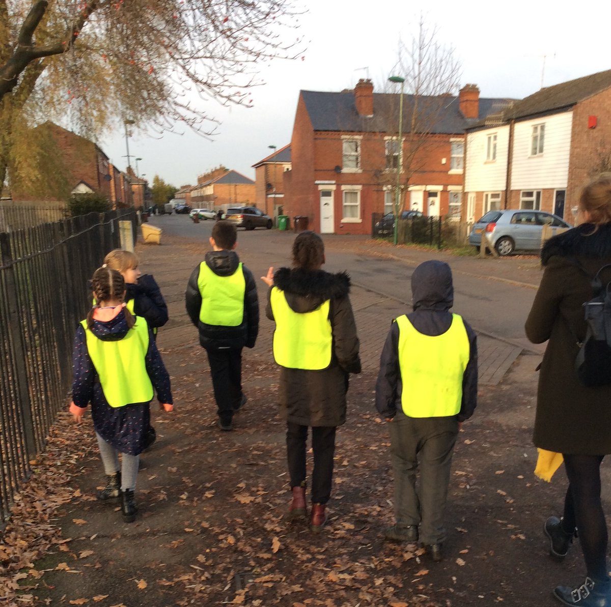 SouthwoldSchool's tweet photo. Our #CommunityRangers met with our Neighbourhood Development Officer and Housing Patch Manager to share their ideas for developing the local community #workinginpartnership #schoolcommunity #pupilleadership https://t.co/En7AekFq7B
