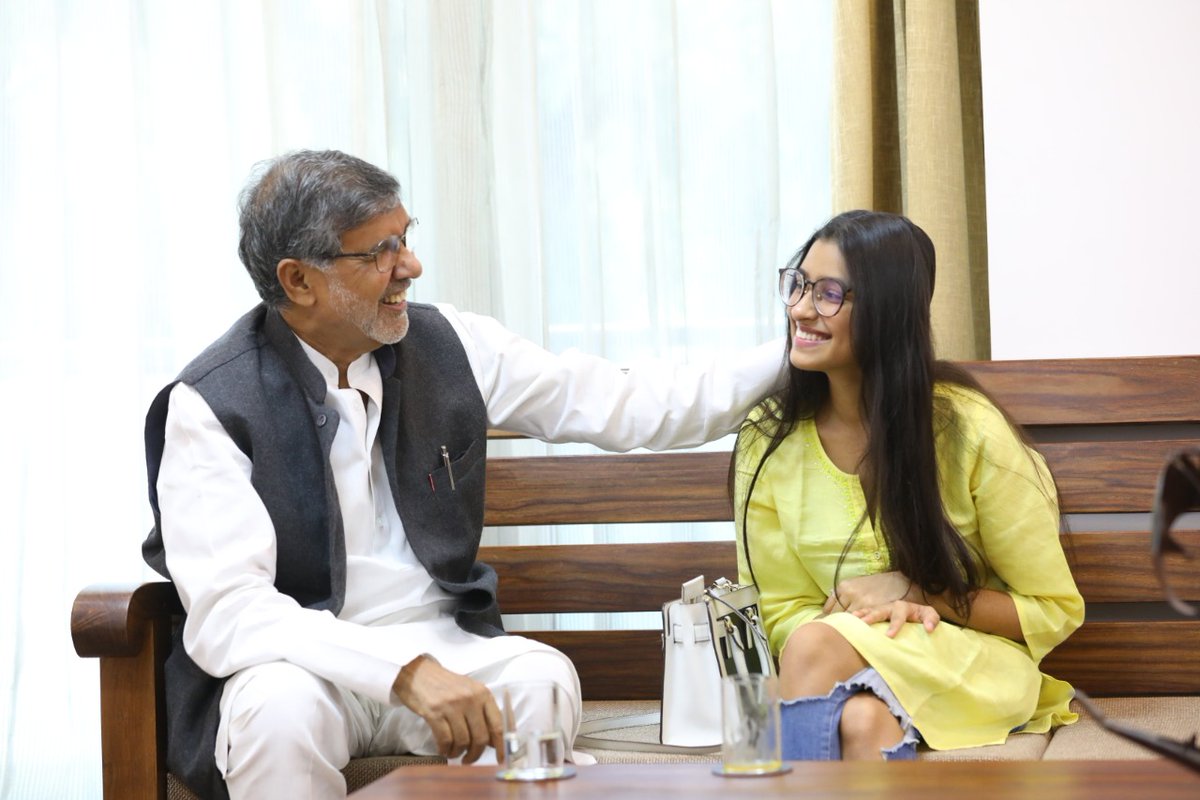 Kailash Satyarthi (@k_satyarthi) on Twitter photo 12 рд╡реАрдВ рдХрдХреНрд╖рд╛ рдХреА рдЫрд╛рддреНрд░рд╛ рдХреБрд╣реВ рдиреЗ рдХрд╣рд╛ - рдореЗрд░реА рдЙрдореНрд░ рдХреЗ рдмрд╣реБрдд рд╕рд╛рд░реЗ рдмрдЪреНрдЪреЗ рдЪрд┐рдВрддрд╛, рдирд┐рд░рд╛рд╢рд╛, рдШреБрдЯрди рдФрд░ рдШрдмрд░рд╛рд╣рдЯ рдХреЗ рд╢рд┐рдХрд╛рд░ рд╣реЛ рд░рд╣реЗ рд╣реИрдВ рд▓реЗрдХрд┐рди рдореИрдВрдиреЗ рдЦрд╝реБрдж рдорд╣рд╕реВрд╕ рдХрд┐рдпрд╛ рд╣реИ рдХрд┐ рдЬрдм рд╣рдо рдЬрд╝рд░реВрд░рдд рдордВрдж рдмрдЪреНрдЪреЛрдВ рдХреА рдорджрдж рдХреЗ рд▓рд┐рдП рдХрд┐рд╕реА рд╕рд╛рдорд╛рдЬрд┐рдХ рдЧрддрд┐рд╡рд┐рдзрд┐ рд╕реЗ рдЬреБрдбрд╝рддреЗ рд╣реИрдВ, рддреЛ рд╣рдо рдЦрд╝реБрд╢реА, рдЖрд╢рд╛ рдФрд░ рдЙрддреНрд╕рд╛рд╣ рд╕реЗ рднрд░ рдЬрд╛рддреЗ рд╣реИрдВтАЭ 12 рд╡реАрдВ рдХрдХреНрд╖рд╛ рдХреА рдЫрд╛рддреНрд░рд╛ рдХреБрд╣реВ рдиреЗ рдХрд╣рд╛ - рдореЗрд░реА рдЙрдореНрд░ рдХреЗ рдмрд╣реБрдд рд╕рд╛рд░реЗ рдмрдЪреНрдЪреЗ рдЪрд┐рдВрддрд╛, рдирд┐рд░рд╛рд╢рд╛, рдШреБрдЯрди рдФрд░ рдШрдмрд░рд╛рд╣рдЯ рдХреЗ рд╢рд┐рдХрд╛рд░ рд╣реЛ рд░рд╣реЗ рд╣реИрдВ рд▓реЗрдХрд┐рди рдореИрдВрдиреЗ рдЦрд╝реБрдж рдорд╣рд╕реВрд╕ рдХрд┐рдпрд╛ рд╣реИ рдХрд┐ рдЬрдм рд╣рдо рдЬрд╝рд░реВрд░рдд рдордВрдж рдмрдЪреНрдЪреЛрдВ рдХреА рдорджрдж рдХреЗ рд▓рд┐рдП рдХрд┐рд╕реА рд╕рд╛рдорд╛рдЬрд┐рдХ рдЧрддрд┐рд╡рд┐рдзрд┐ рд╕реЗ рдЬреБрдбрд╝рддреЗ рд╣реИрдВ, рддреЛ рд╣рдо рдЦрд╝реБрд╢реА, рдЖрд╢рд╛ рдФрд░ рдЙрддреНрд╕рд╛рд╣ рд╕реЗ рднрд░ рдЬрд╛рддреЗ рд╣реИрдВтАЭ