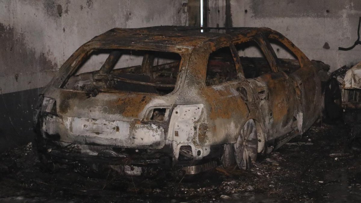 Reports coming in in the last few minutes from the German press that this burned out Audi, found minutes after the theft in an underground parking garage, may have been the thieves initial getaway vehicle.  #GrünesGewölbe
