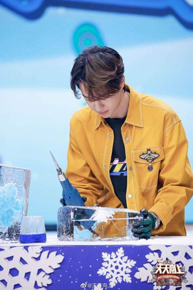LinhjijiKun's tweet photo. Hahahah nhà đài lại lừa con dân =)) #ttsx #WangYibo王一博 #WangYibo #UNIQ https://t.co/UQ3EyFcD2E
