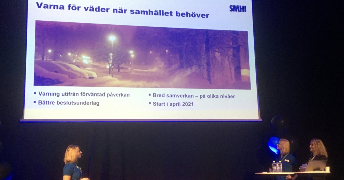 SMHI's tweet photo. I april 2021 inför SMHI vädervarningar som är baserade på vädrets konsekvenser. Klasserna 1, 2 och 3 ersätts även av gul, orange och röd. SMHI medverkade vid @Samhallssak för att berätta om de förnyade varningarna. #väder #meteorologi #samsak19 https://t.co/pkF8eD2HFz https://t.co/rvuvXQqysR