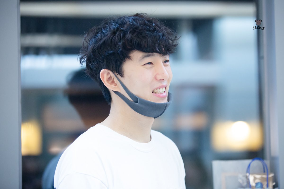 jackie__pic's tweet photo. 20191116 #여신님이보고계셔  #손유동 #유동주화 https://t.co/rARBq8ijig