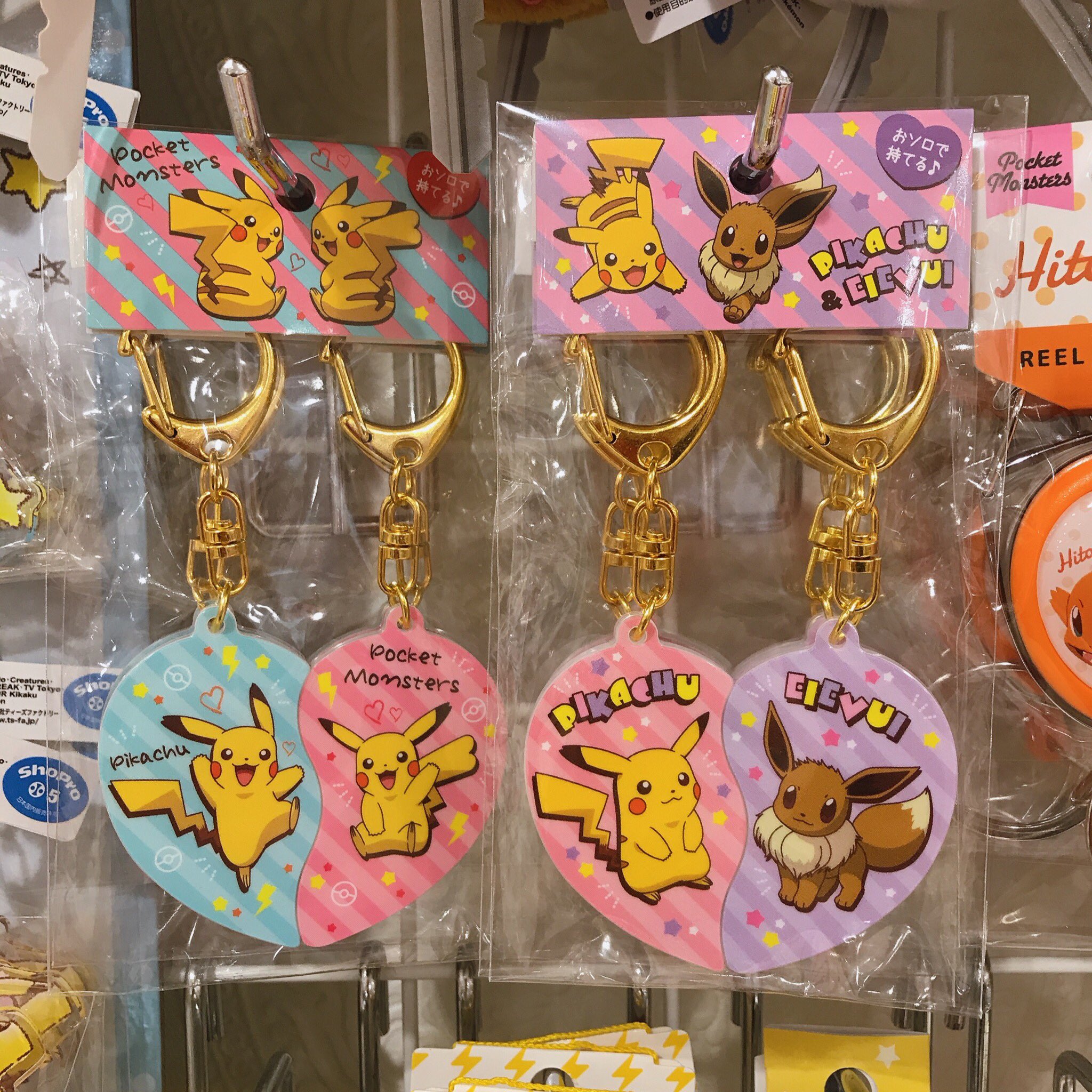 しょんぴー 最近 ティーズファクトリー さんが出してくれるポケモングッズのデザインがわたしの性癖にささりまくるー ๑s S うちはポケモンカップルじゃないからダメだけど これ全ポケモンカップルにおそろで持ち歩いて欲しいので