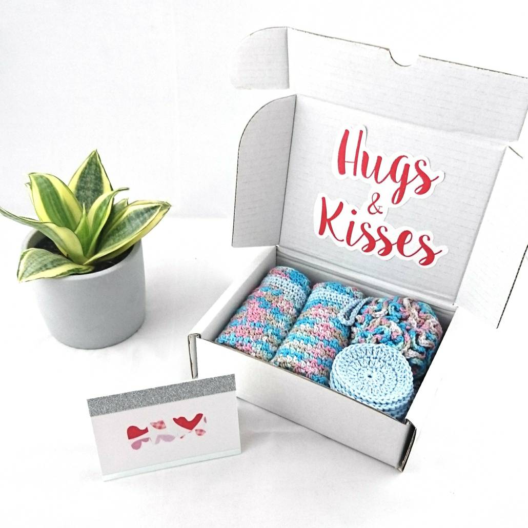 BezCreations's tweet photo. Pamper Kit for the lady who has everything! Eco friendly cotton crochet wash cloths, make up pads and bath puffy with fragrance stick and personal message included, Β£24.95 https://t.co/rDtqzWAMZ9 #1pmlunch #pamperkit #bathandspa #ecofriendly #zerowaste #giftsformums https://t.co/6AQxIkgfMl