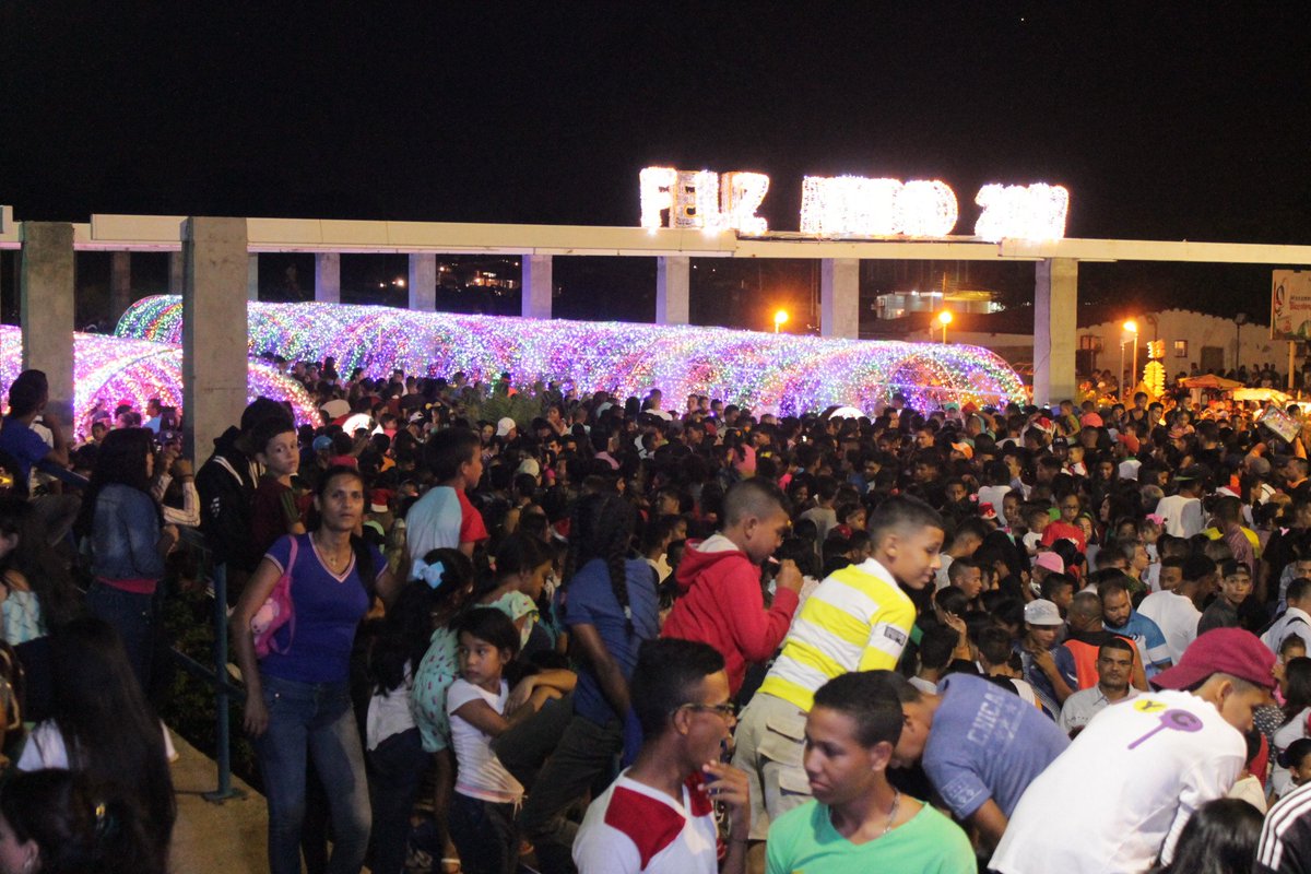 _Cnestor's tweet photo. #22Nov #Getion  @OviedoPSUV
@Marianela_PSUV La calidez de este época nos permite compartir recuerdos inolvidables con la familia y amigos, visita y cuida nuestros espacios para tener unas navidades felices 2019.@NicolasMaduro
#CiudadGuayanaParaVivir #VenezuelaEnUnionYPaz https://t.co/K80R5Nzk8C