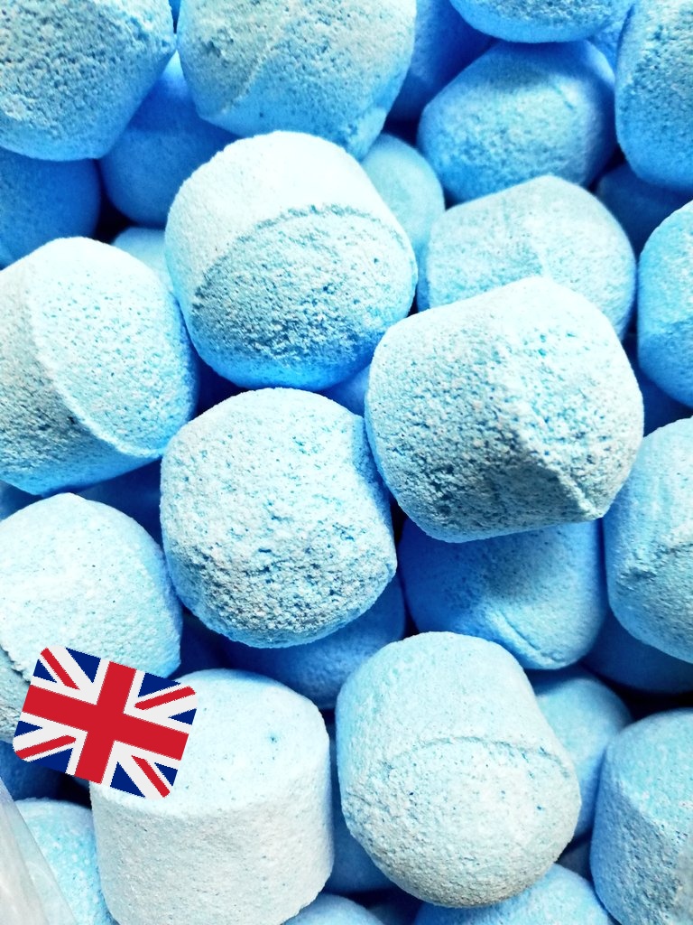 mammybuddha1's tweet photo. Getting ready for Workington Christmas light switch on. Baby powder chill pill bath bombs🤶🎅🎉🎁🎄 #chillpillbathbomb #workingtonmarket #Christmas2019 #gifts #secretsanta #Cumbria @bronsbombtastic https://t.co/kD3YSUBSeN