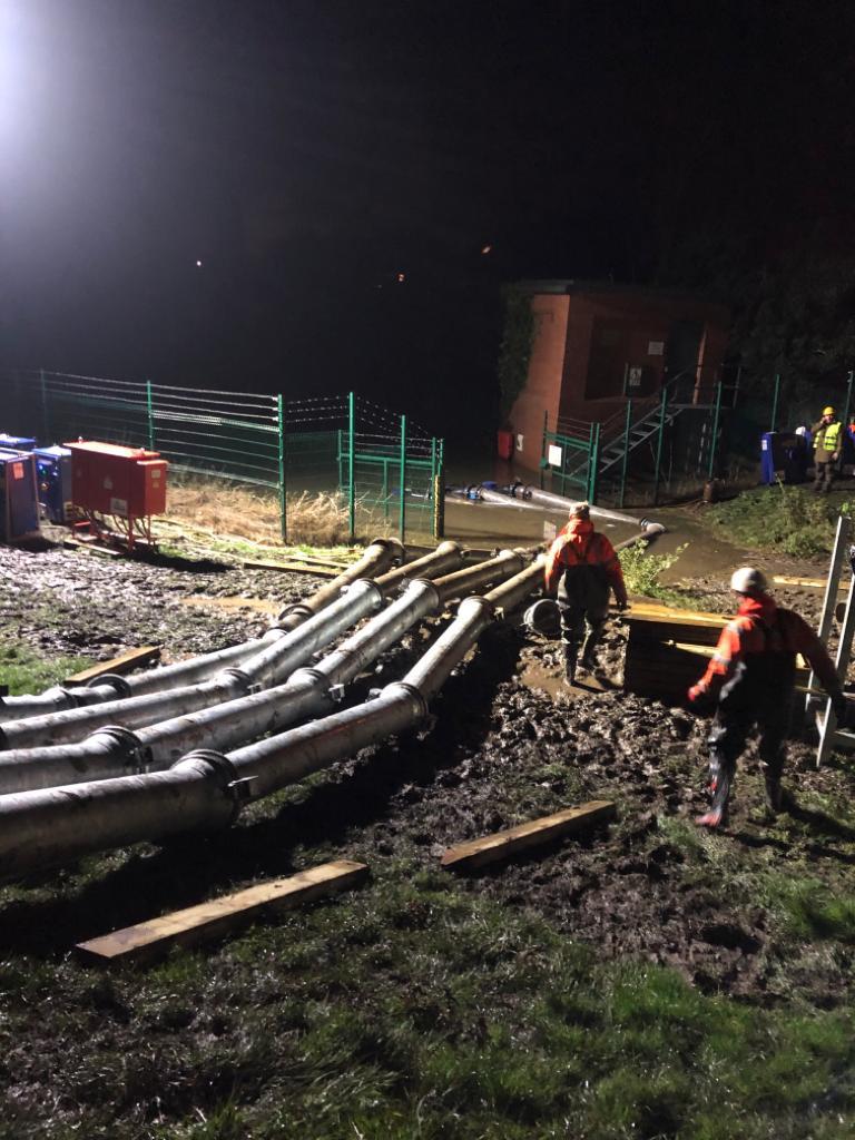 The flood waters may be receding but our team are still working around the clock to alleviate the South Yorkshire flood waters. @EnvAgencyYNE #floodmanagement
#southyorkshirefloods