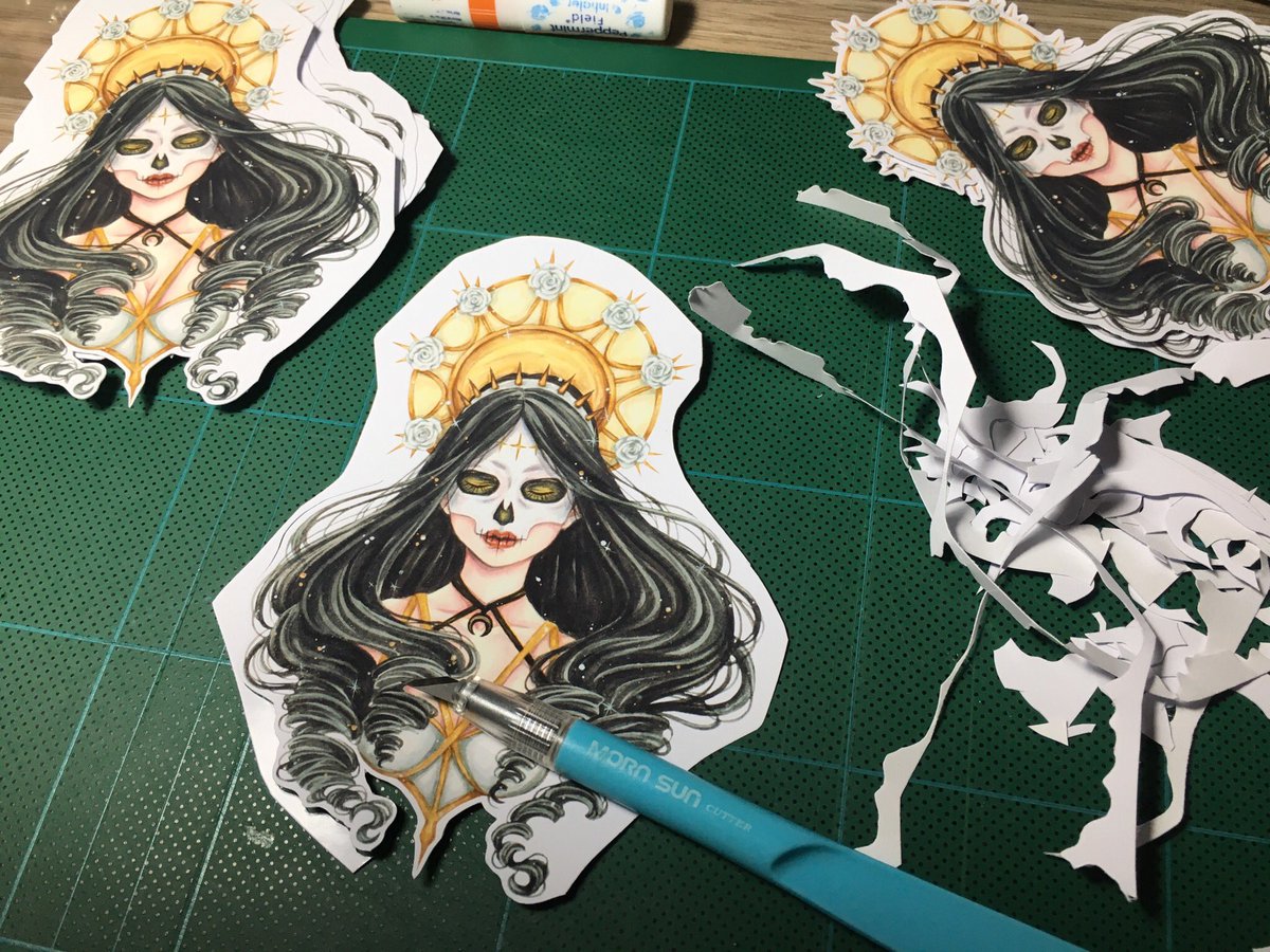 dibambolastory's tweet image. ลายสุดท้ายจ้าาา~ // พร้อมยาดม55555 #10000MilesinLO #10artmarket #10house #art #sticker #DiaDeMuertos