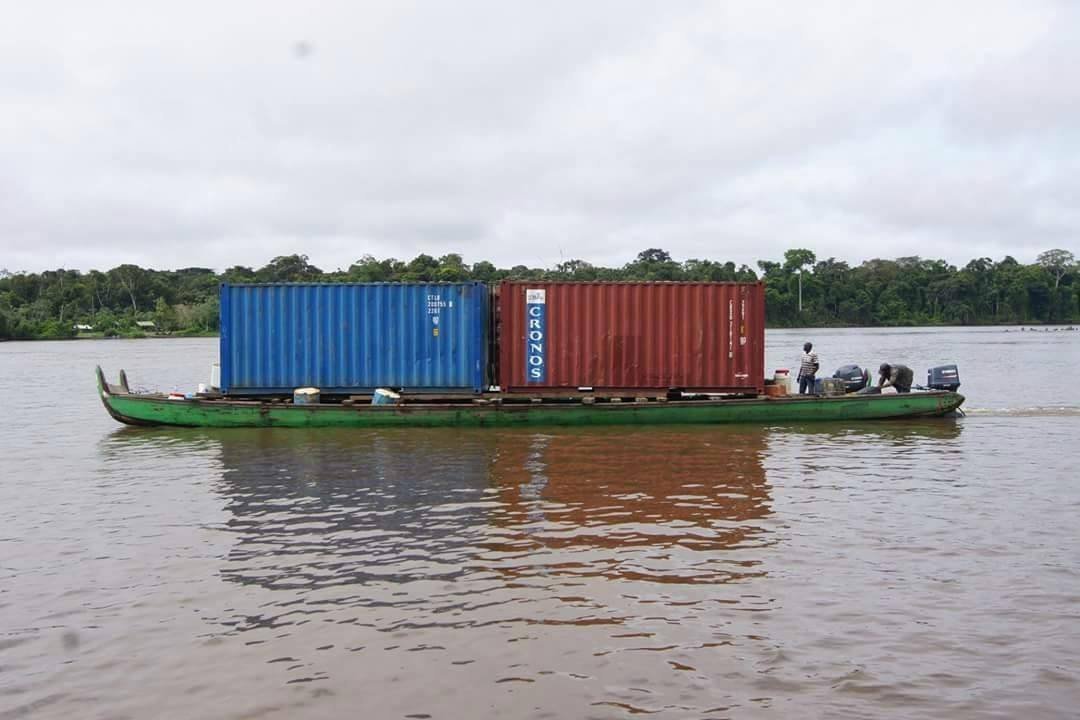 NOUGWIYANN's tweet photo. @AnnickGirardin @Senat #Maripasoula plus grande commune de France et des #colonies et pas de #route, seule moyen de locomotion la #pirogue😰 Faut-il un #Drame pour avoir enfin une route?
#Guyane Bienvenue en #Francolonie🇫🇷😰 https://t.co/vx5FmsDldP