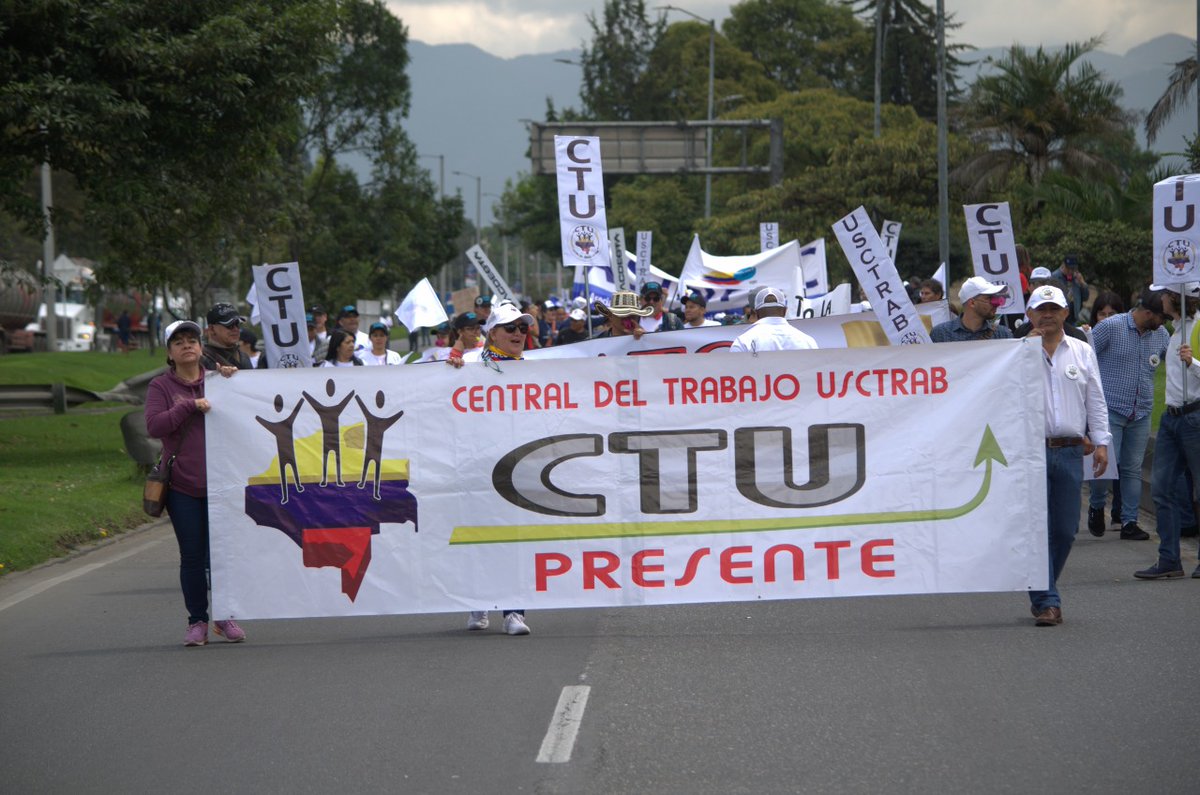 YamiGarzonRi's tweet photo. #ElDialogoSocialEs urgente, pero con los verdaderos actores y protagonistas de la huelga general #DuqueHableCon con los campesinos, con los ex combatientes, con los estudiantes, con los trabajadores #lahuelgaserespeta https://t.co/2bTQVrfcU4