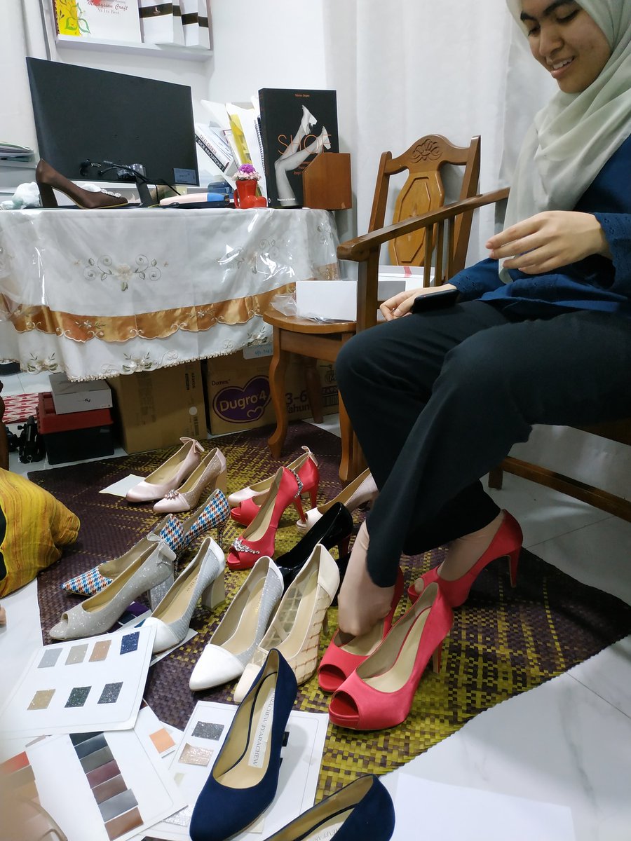 pqahpop's tweet photo. curlas la awakkkkk menerai kasut @Ffarachew https://t.co/JSVL30k99c