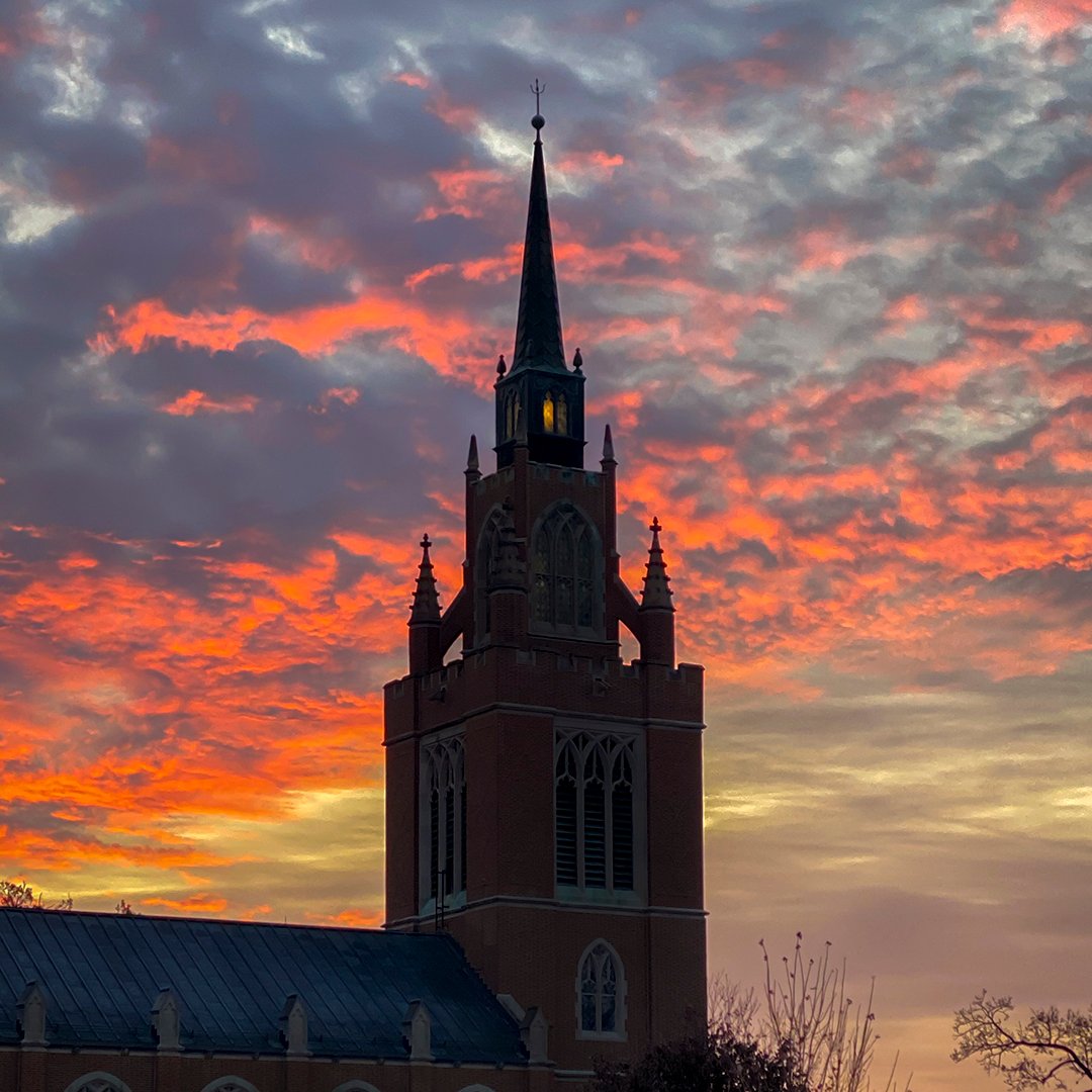 CulverAcademies's tweet photo. Sunrise over Memorial Chapel 🌅 #CulverDays https://t.co/eArKlAqyvz