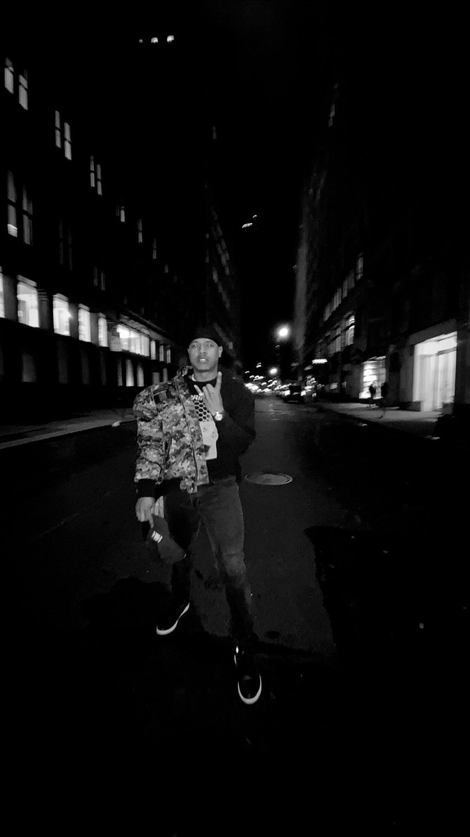 STR0's tweet photo. Addicted to that NY energy. https://t.co/xRuLUrvj8t