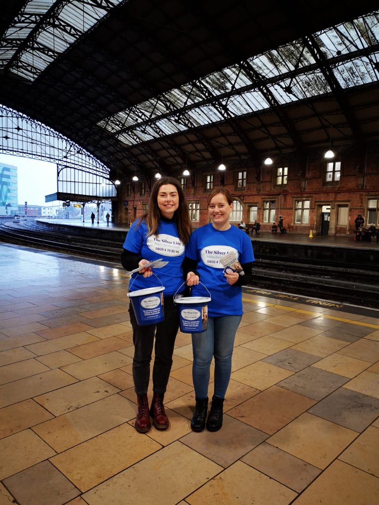 SarahHodson3's tweet photo. We’re at Bristol Temple Meads all day collecting donations for The Silver Line! Come and say hello 👋🏻 @TheSilverLineUK https://t.co/cE7fbUY2uN