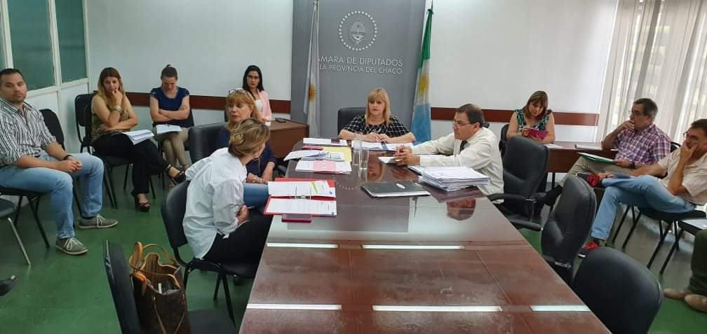 mfonsecachaco's tweet photo. ➡️ Hoy, Reunión Extraordinaria N° 1 de Comisión de Tierras, Regularización, Desarrollo Del Hábitat y Vivienda.
#SomosTuVoz 📢
#CercaTuyo 👨‍👩‍👧
#PoderLegislativo 🏢 #SeguimosTrabajandoParaUstedes😊 https://t.co/GZeX62khEG
