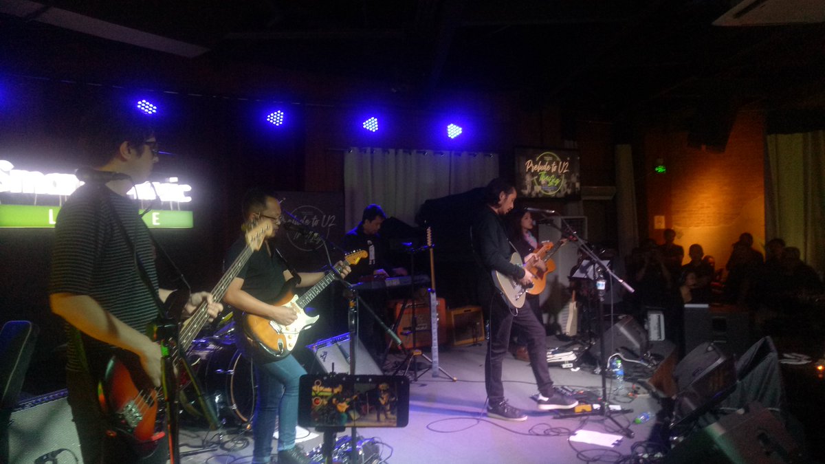 Kevin_Pableo's tweet image. Oh my God they&apos;re playing the greatest hits of U2!!!! GOD BLESS THIS PRELUDE!
#SmartU2TourPH