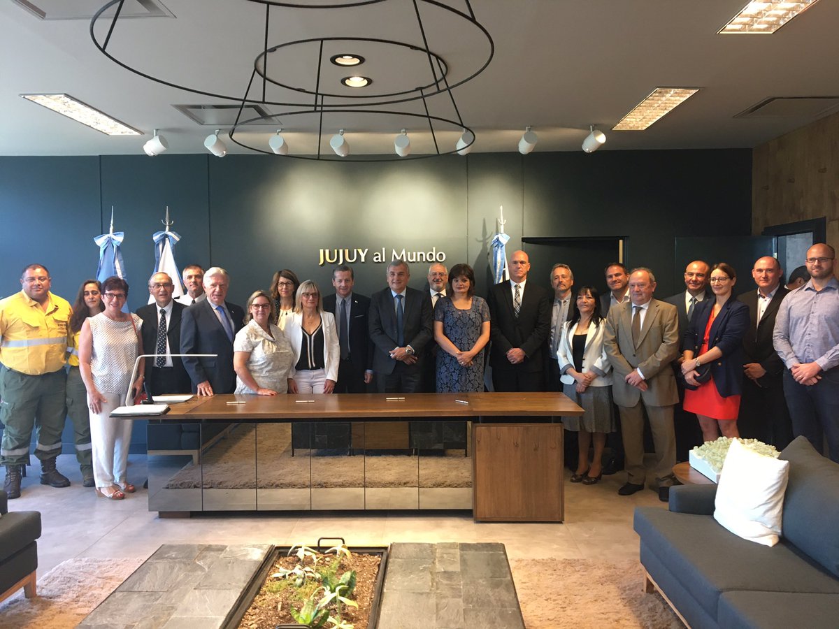 departement86's tweet photo. 2 conventions dès le 1er jour de la visite 🇦🇷
➡️ bilatérale entre le #Département86 et @GobiernoJujuy 
➡️ avec le @sdis86 et le @CHU_de_Poitiers
«On se grandit en s’ouvrant vers les autres» @brunobelin
«Merci pour vos apports d’expérience. Vous êtes nos amis» @GerardoMorales https://t.co/OT6KcMz4sB