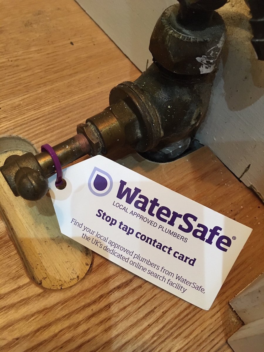 WatersafeUK's tweet photo. Our winter campaign urges homeowners to ‘Stop! Find! Check! and Label!’ your stop tap in case you need to turn off your water supply in an emergency – potentially saving thousands of pounds in costly repairs this winter: https://t.co/5V71M8zUxp #StopTapTips https://t.co/SZzlqKprAO