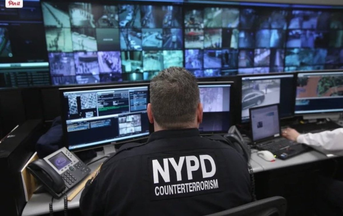 CEAMOS's tweet photo. Revista Pacific Standard reporta sobre irrupción de las nuevas tecnologías en la seguridad pública: cámaras de vigilancia, patrullaje predictivo, reconocimiento facial e internet de las cosas, en otras herramientas, están revolucionando la labor policíaca.
https://t.co/wvQW8SklG7 https://t.co/59olmvCnOj
