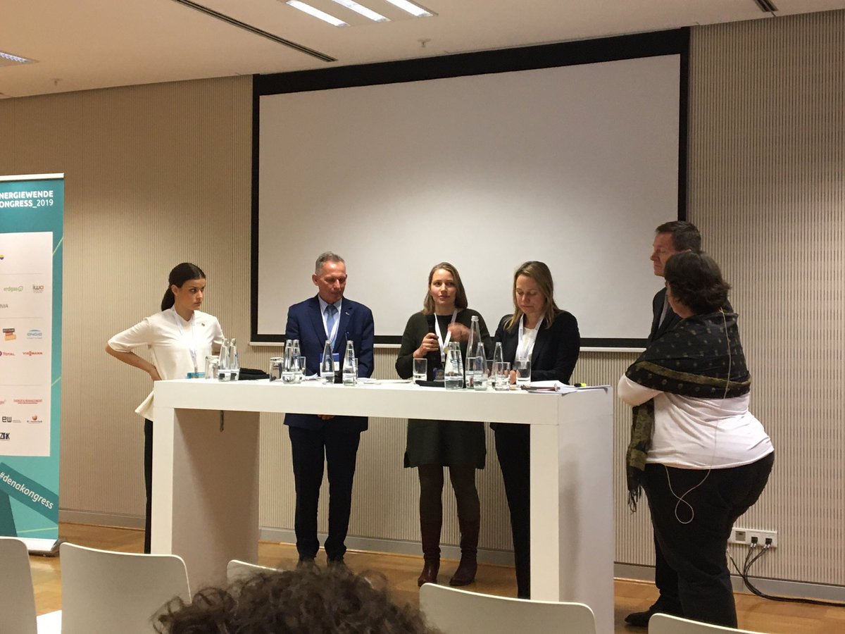 BPIE_eu's tweet photo. What does it need for a successful #heatingtransition? @BPIE_eu‘s Sibyl Steuwer stresses the role of building renovation to meet the 2030 EU #climate and #energy targets at the German #denakongress https://t.co/2sRh9zEFyw
