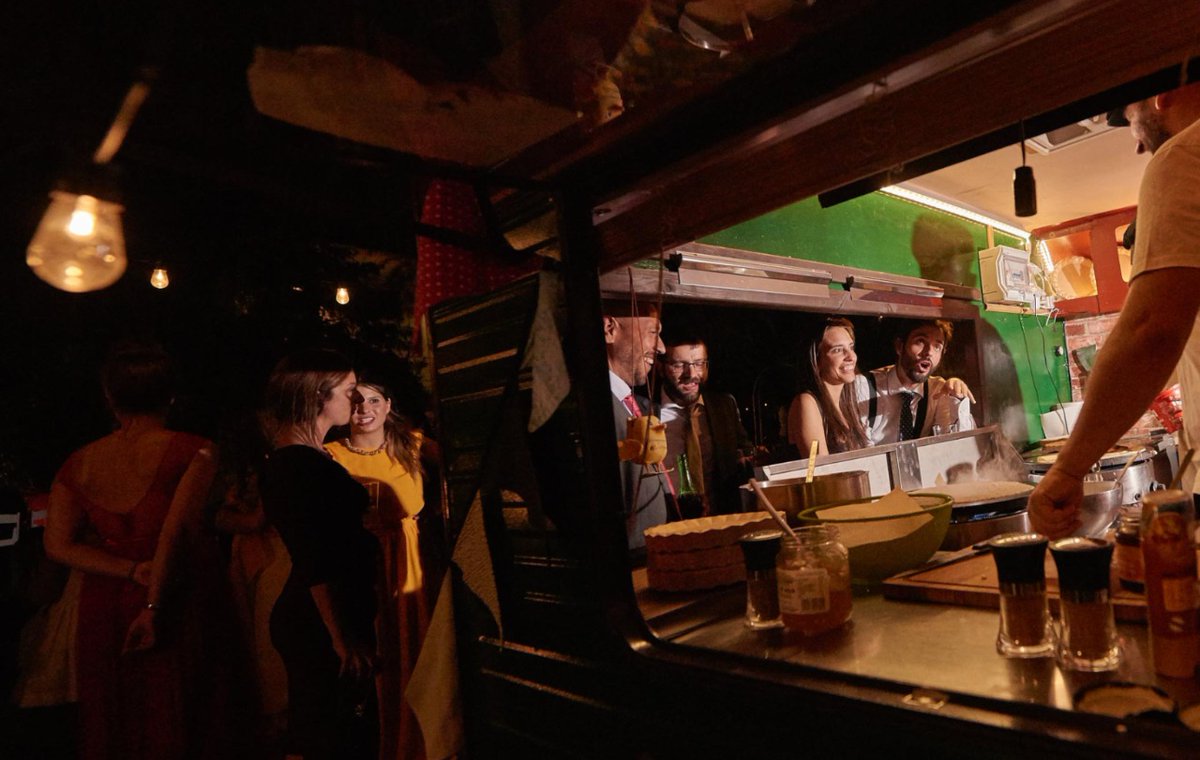 Fiesta privada o eventos foodtruck. Si quieres tener un recuerdo original y único deja que nuestros crepes artesanos hagan las delicias de tus invitados. Nos encanta viajar así que iremos allá donde se requiera nuestra pasión.
+ info -> mtr.cool/wloipwjrgr o x redes ¡ 😉😊