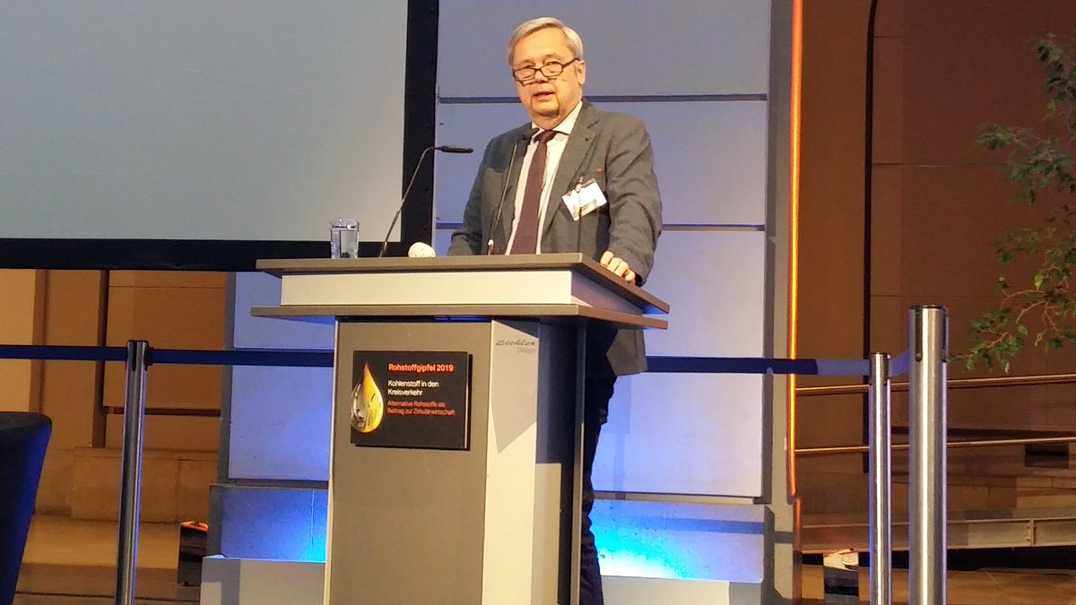 Hausherr Prof. #Thomsen begrüßt die Gäste des Rohstoffgipfel 2019 in der @TUBerlin.  #feedstock19