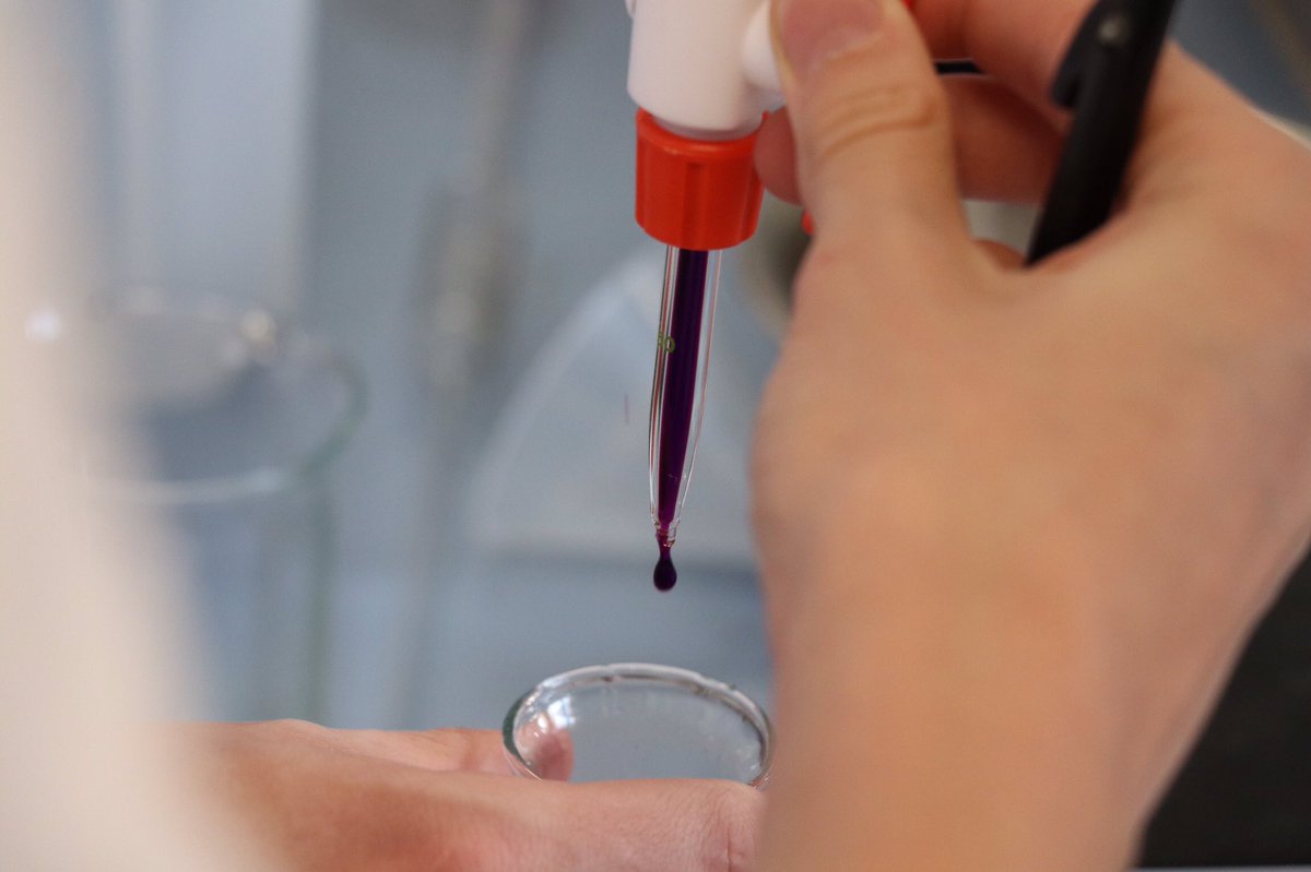 MarnixTTO's tweet photo. 11 December 15.00 uur: ik kom kijken: Marnix Tweetalig Science.
Wil jij weten hoe het zit met de bèta vakken als je tweetalig onderwijs op het Marnix volgt?

Kom dan naar het Marnix voor een lesje Wiskunde, Biologie, Natuurkunde, Scheikunde of Techniek. #TTO #Marnixcollege #Ede https://t.co/JyOsVAESlW