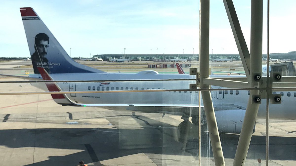 lynnekozz's tweet photo. Waiting to fly home from Barcelona airport and saw this ✈️ @OIQFC ✈️ https://t.co/mdqfCrBRsP