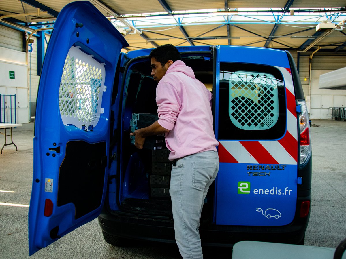 ça y est, la Reims Esport est finie, tout est rangé. Merci à notre partenaire <a href="/enedis_car/">Enedis en Champagne-Ardenne</a> pour le prêt de véhicule électrique !