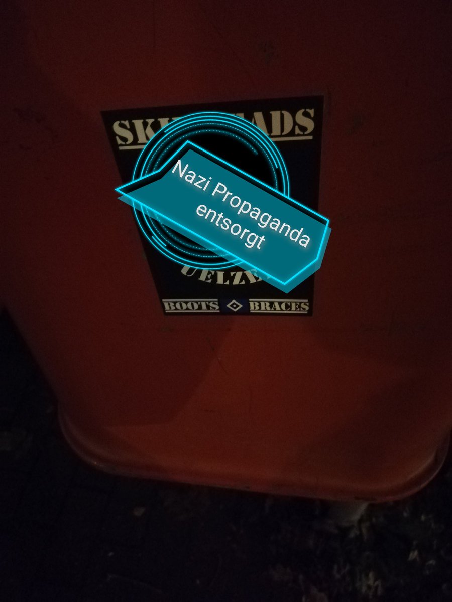 Faschos haben in 22043-22045 Stiker geklebt, wurde antifaschistisch bereits von uns verschönert. Mehr über die Faschos hier zu lesen antifa-lg-ue.org/tag/skinheads-…
#nonazishh