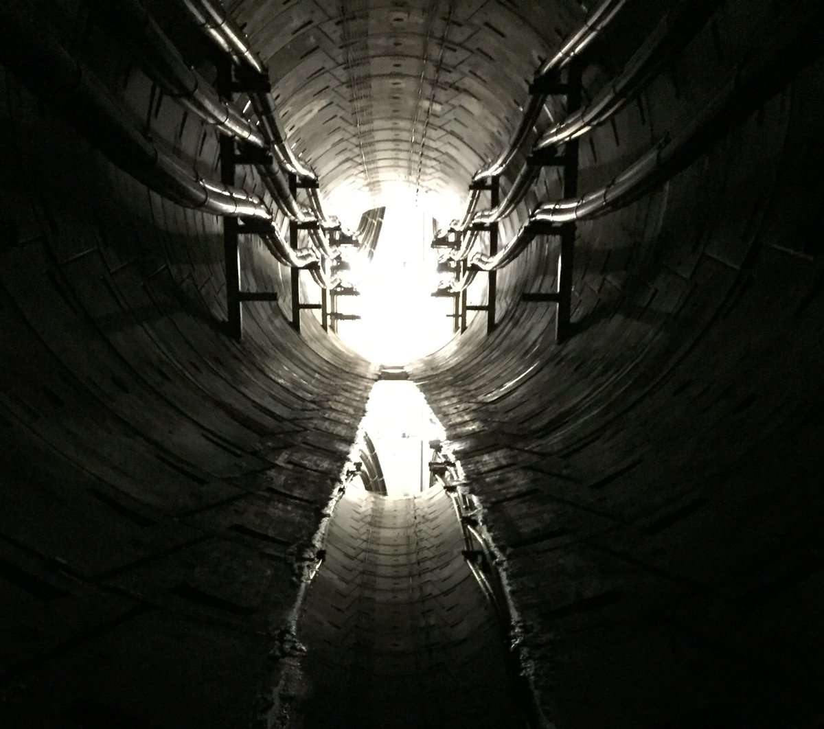 EngineerLondon's tweet image. Meanwhile, deep beneath #London, dedicated #Engineers from @nationalgriduk are at the forefront of decarbonising your energy supply. #GreenerGrid #Jobthatcantwait #Engineering #CableTunnels @NGLPT ⚡️🔧