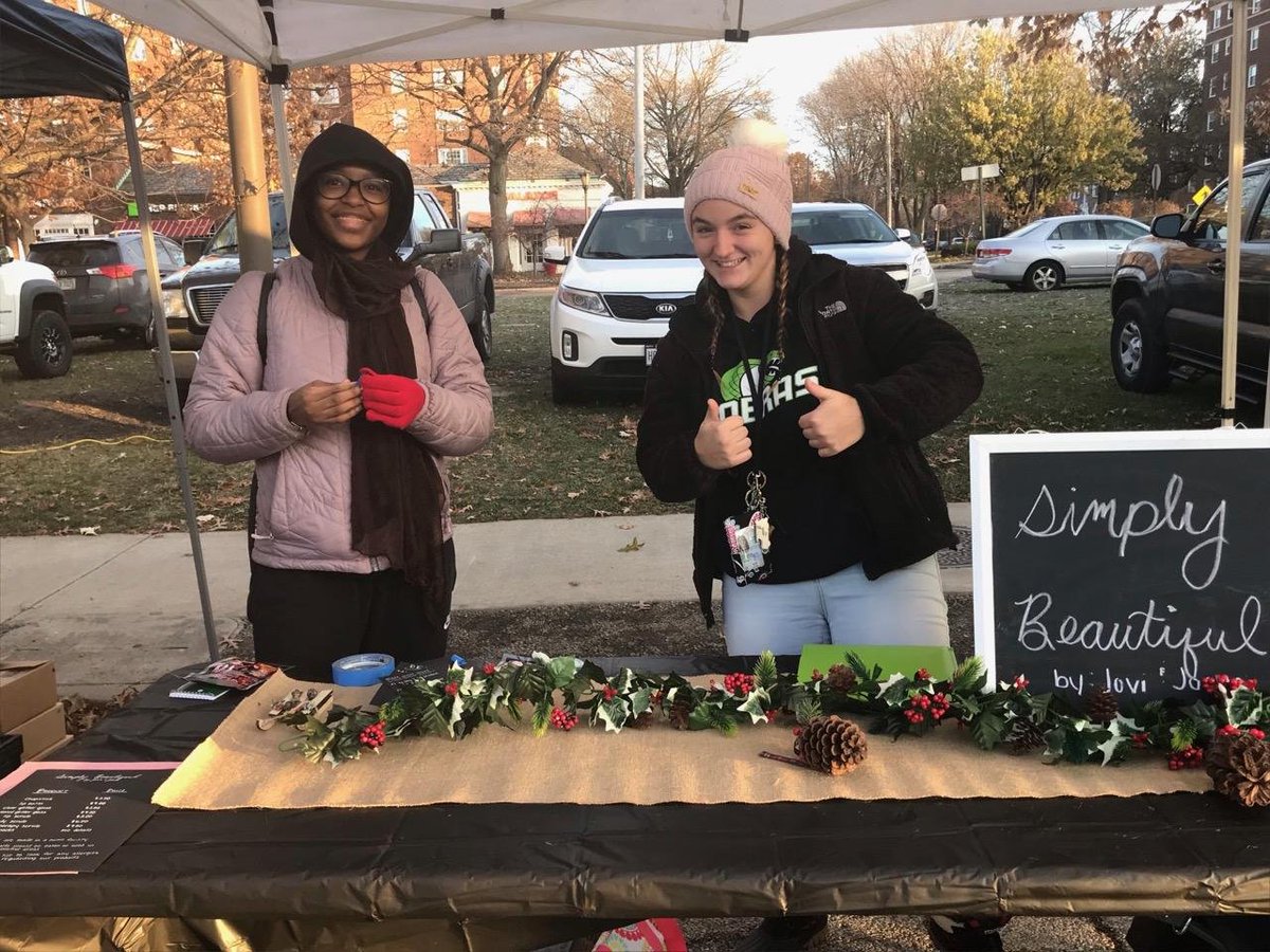 simonbiz2015's tweet photo. #weschools #teenentrepreneurs #YEM Business Academy students spent their Saturday at the Farmer's Market at Shaker Square! https://t.co/XbRL8p8NQD