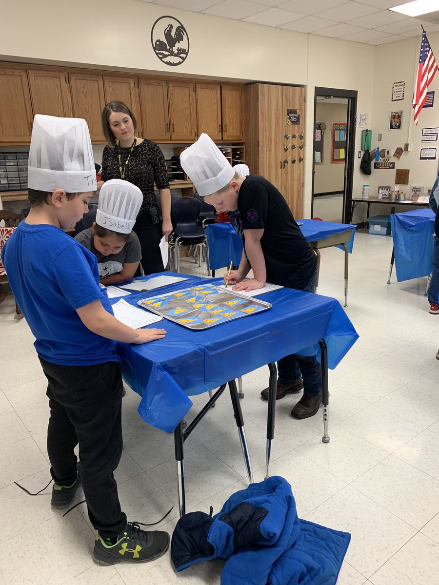AprilSimons6's tweet photo. 3rd grade Array Bakery is off to a great start! We even had the fourth grade math teacher come by! #pkvproud #KidsDeserveIt https://t.co/KKeMZXLdrA