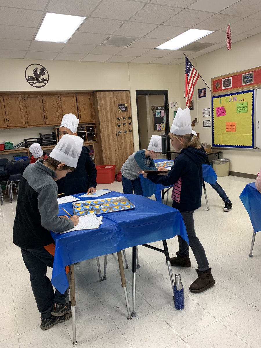 AprilSimons6's tweet photo. 3rd grade Array Bakery is off to a great start! We even had the fourth grade math teacher come by! #pkvproud #KidsDeserveIt https://t.co/KKeMZXLdrA